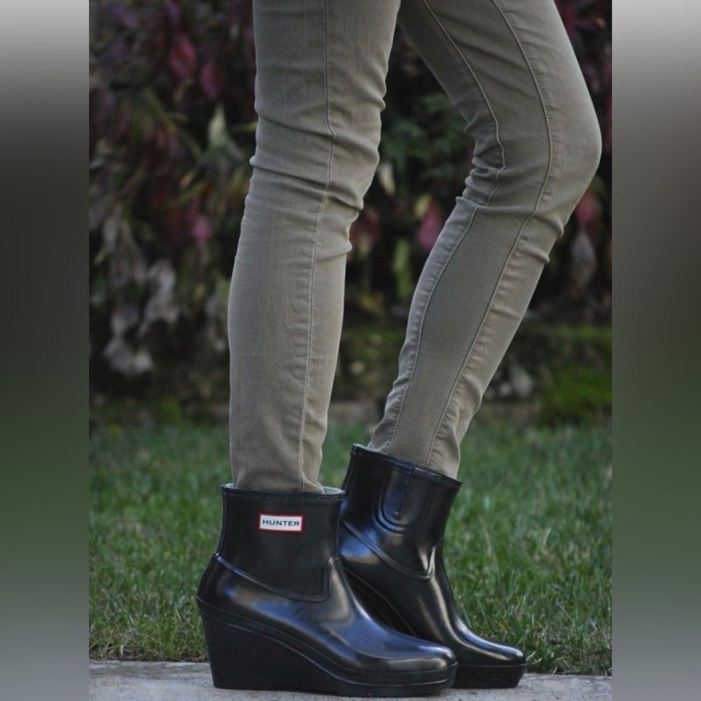 HUNTER Boots Aston Gloss Wedge Ankle Booties Blue Size 8.